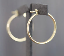 Load image into Gallery viewer, Real Gold 18K Yellow Gold Hoop Textured Style Earrings
