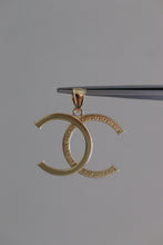 Load image into Gallery viewer, 18K Yellow Gold Pendant Necklace 30mm
