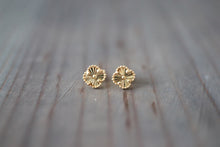 Load image into Gallery viewer, 18K Yellow Gold Flower Style Stud Earrings 7.7mm
