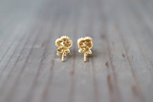 Load image into Gallery viewer, 18K Yellow Gold Flower Style Stud Earrings 7.7mm
