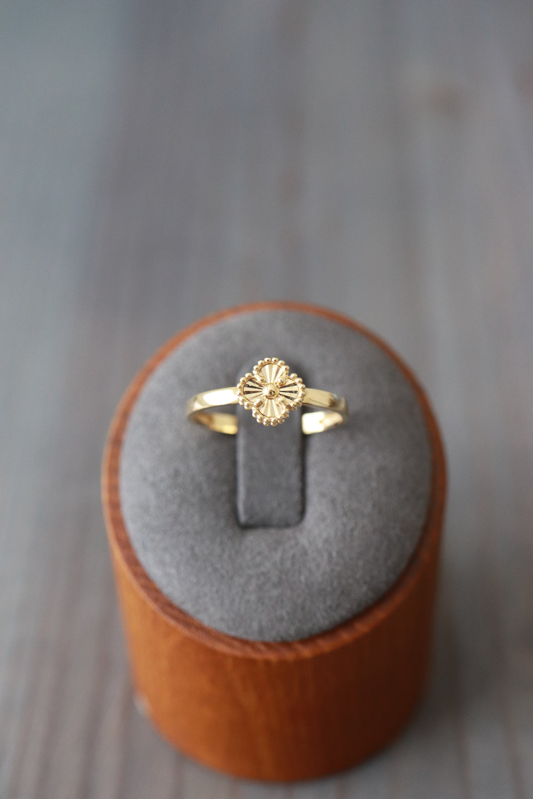 18K Yellow Gold 18K Flower Style Solitaire Ring