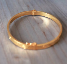 Load image into Gallery viewer, 21K Yellow Gold Screw Style Bangle Bracelet 5mm
