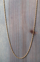Load image into Gallery viewer, 18K Yellow Gold Twist Style Chain Necklace
