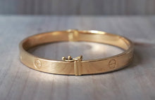 Load image into Gallery viewer, 18K Yellow Gold Bangle Bracelet 18cm 6mm

