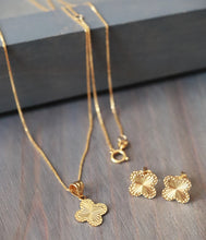 Load image into Gallery viewer, 18K Yellow Gold Lightweight Clover Pendant Necklace &amp; Earring Set 8.8mm

