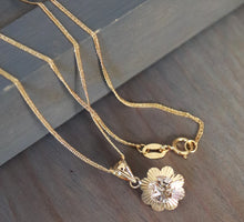 Load image into Gallery viewer, 18K Yellow Gold CZ Flower Pendant Necklace 10mm
