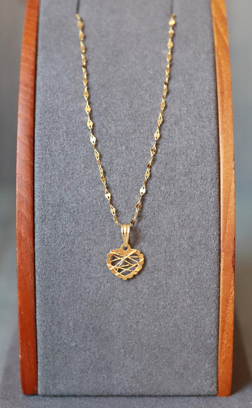 18K Yellow Gold Wired Heart Pendant Necklace