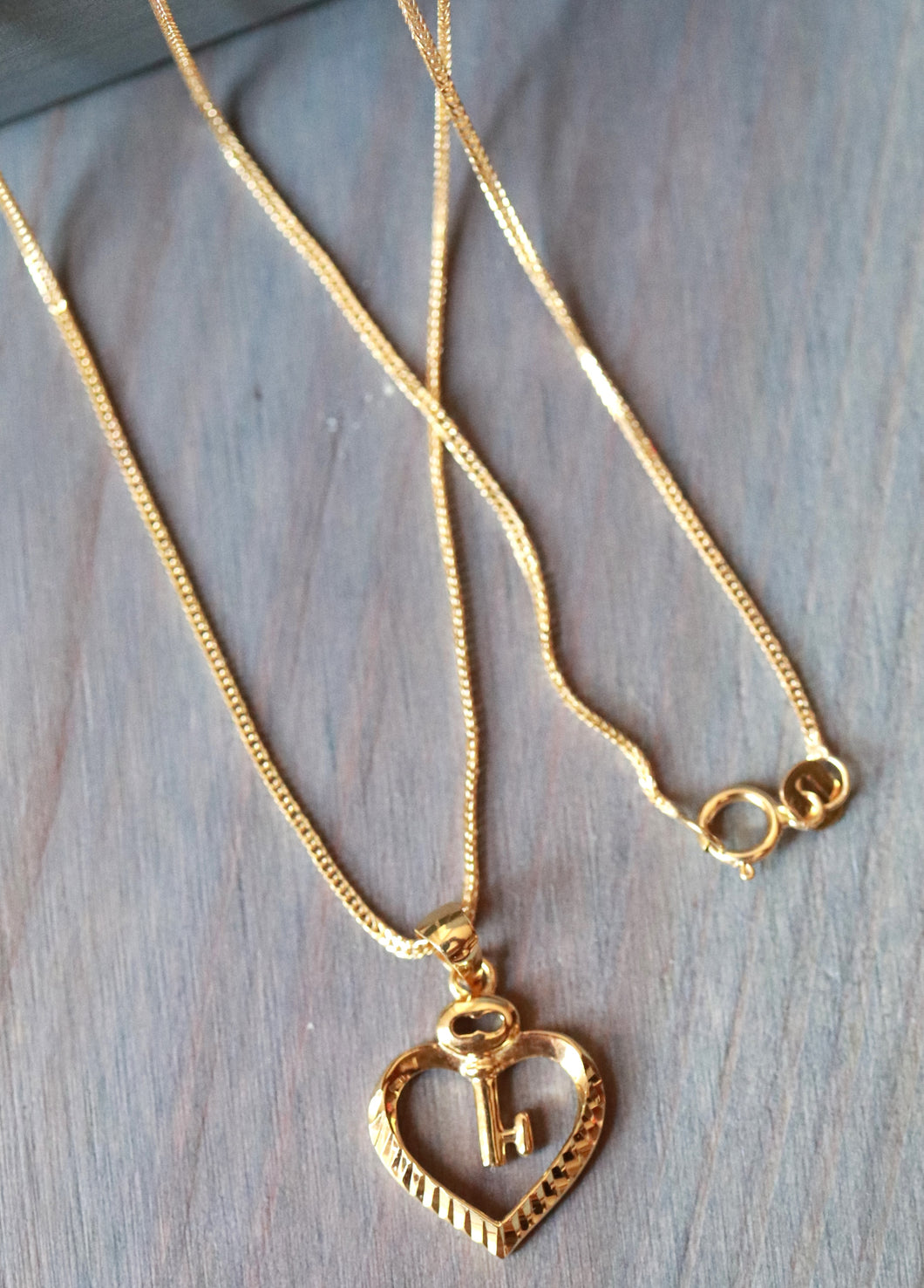 18K Yellow Gold Key Heart Pendant Necklace