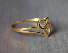 Load image into Gallery viewer, 18K Yellow Gold Interlocking Hearts Ring
